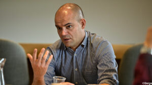 Ce n'est pas l'entraîneur, mais le directeur général qui démissionne