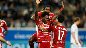 D'une volée amicale à une bataille aérienne féroce : découvrez