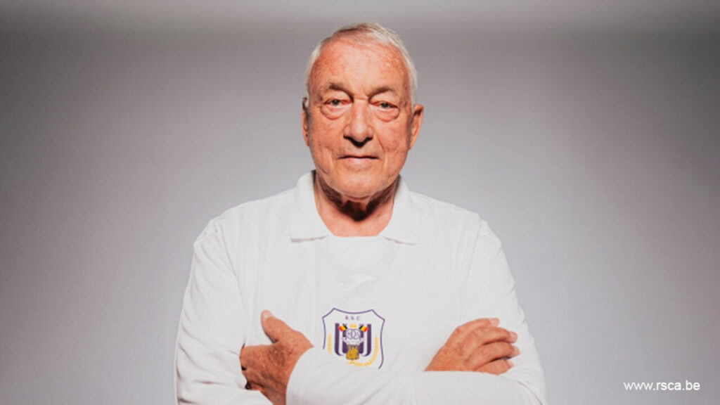 VIEW : Anderlecht dévoile un maillot blanc musclé en l'honneur